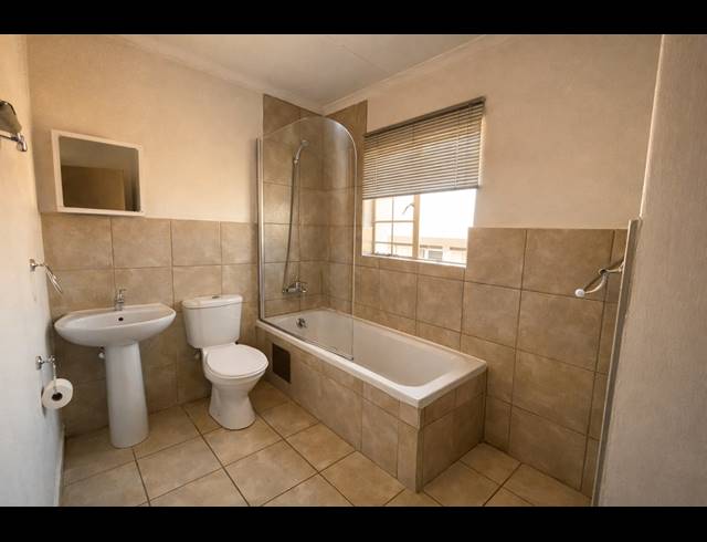 3 bed property to rent in KOSMOSDAL